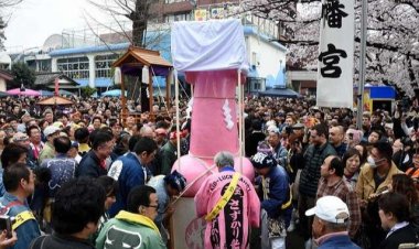 Japan's strange "Quarter's Procession"