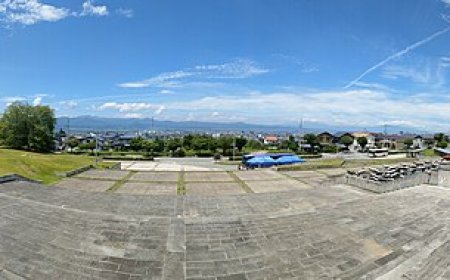 Enjoy Tohoku Autumn by Trains