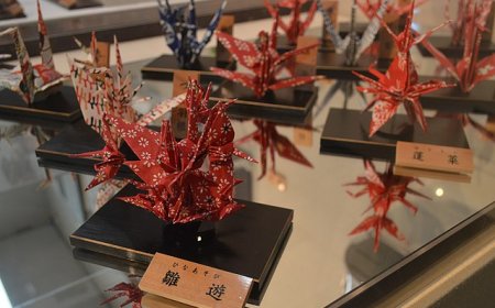 Senbazuru Paper Cranes and the story of the little girl Sadako Sasaki