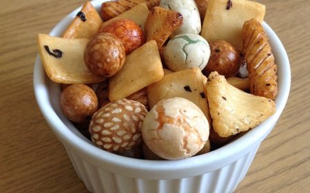 Exploring Senbei rice crackers - A popular Japanese Snack delight!