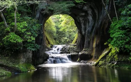 清水渓流広場(濃溝の滝・亀岩の洞窟)