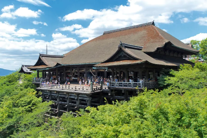 Kiyomizu-dera: A Historic Temple in Kyoto