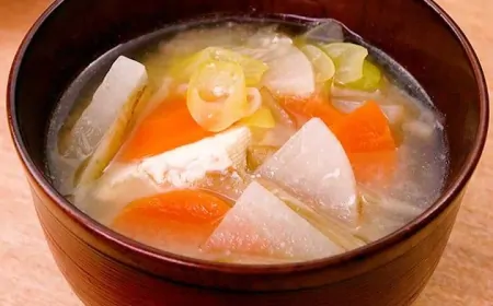 Popular ingredients in miso soup