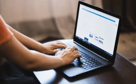 元カレ・元カノのSNSをチェックする人々の調査結果